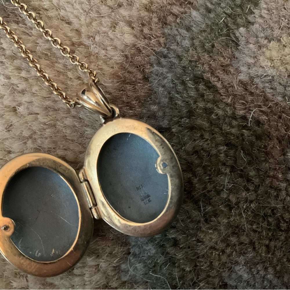 James Avery Retired Gold and Sterling Silver Locket - Picture 6 of 7